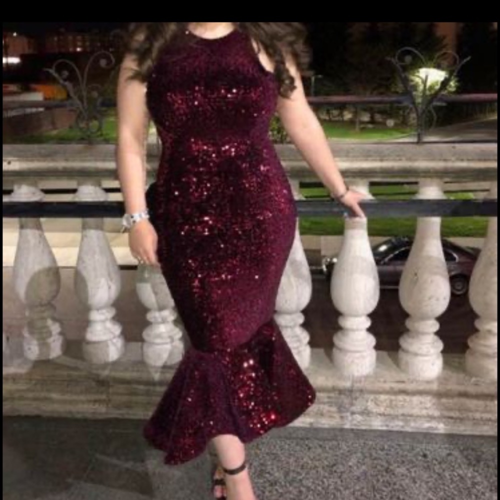 Beautiful dark red sparkly sequin mermaid dress